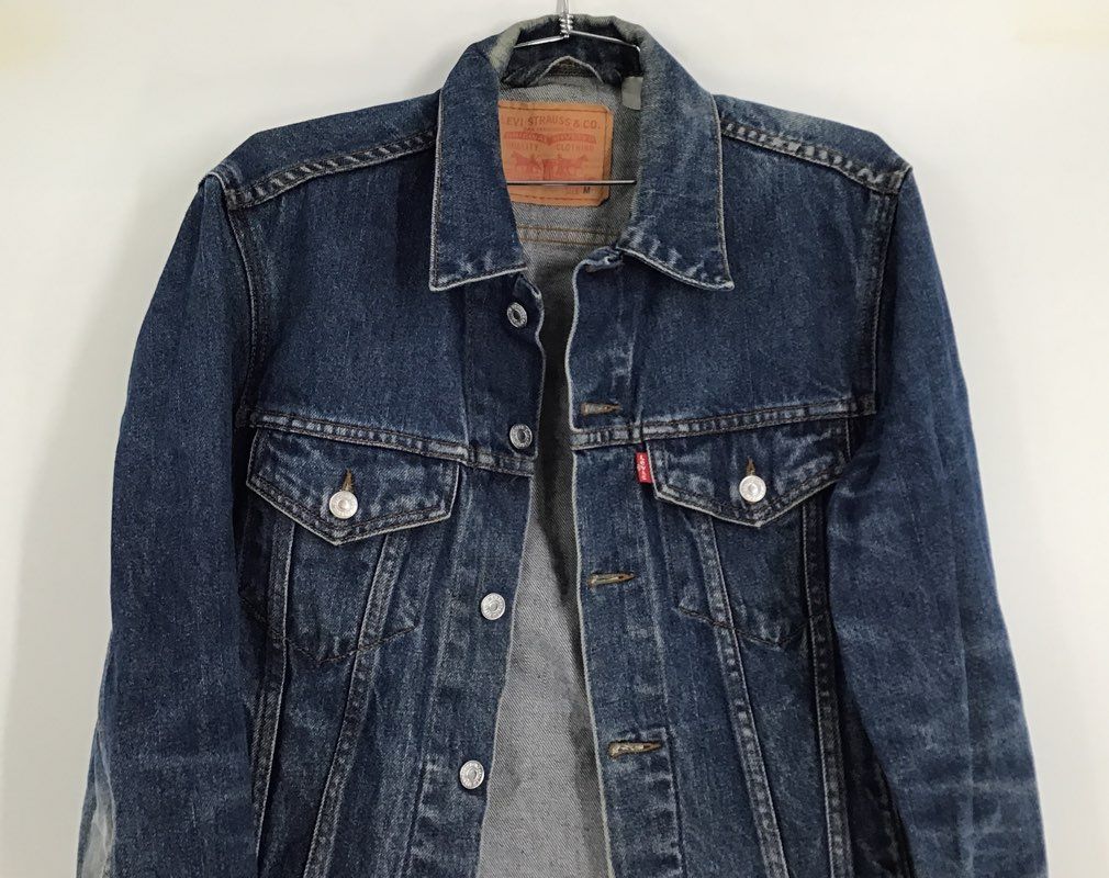 Levi&#39;s Women&#39;s Blue Denim Collared Trucker Jacket - Size Medium