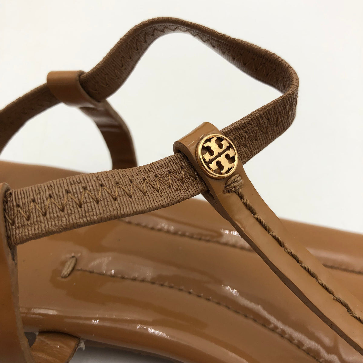 Tory Burch Emmy Miller Tan Patent Leather Thong Sandals Women's Size 10 COA
