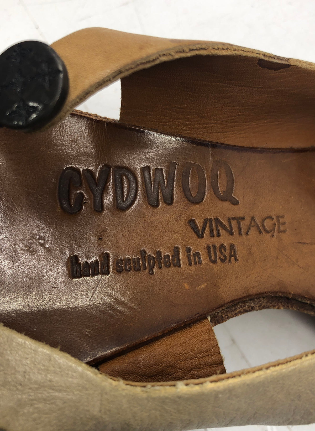 Vintage Cydwoq Hand Sculpted Leather Slingback Kitten Heel Sandals Tan Size 38