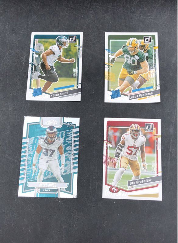 11:3.5lbs. Lot Of Mixed Sports Basketball, Football Cards. Medium Box, Unsorted