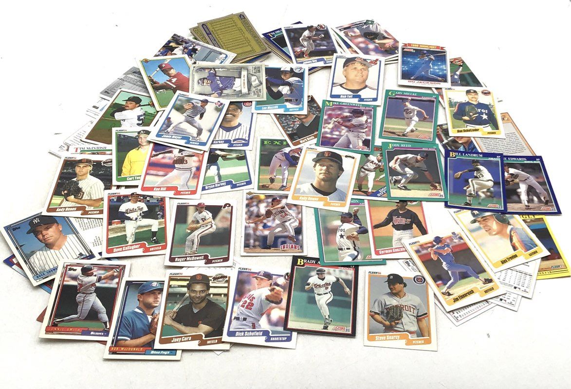 4.4 lbs. Lot of Baseball MLB Cards. Medium Box, Unsorted