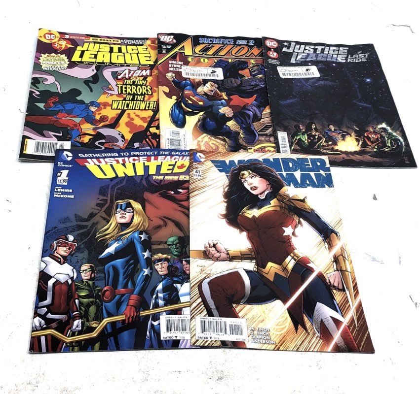 DC Comics Bronze Modern Age Superhero Lot Approximately 25 Comics