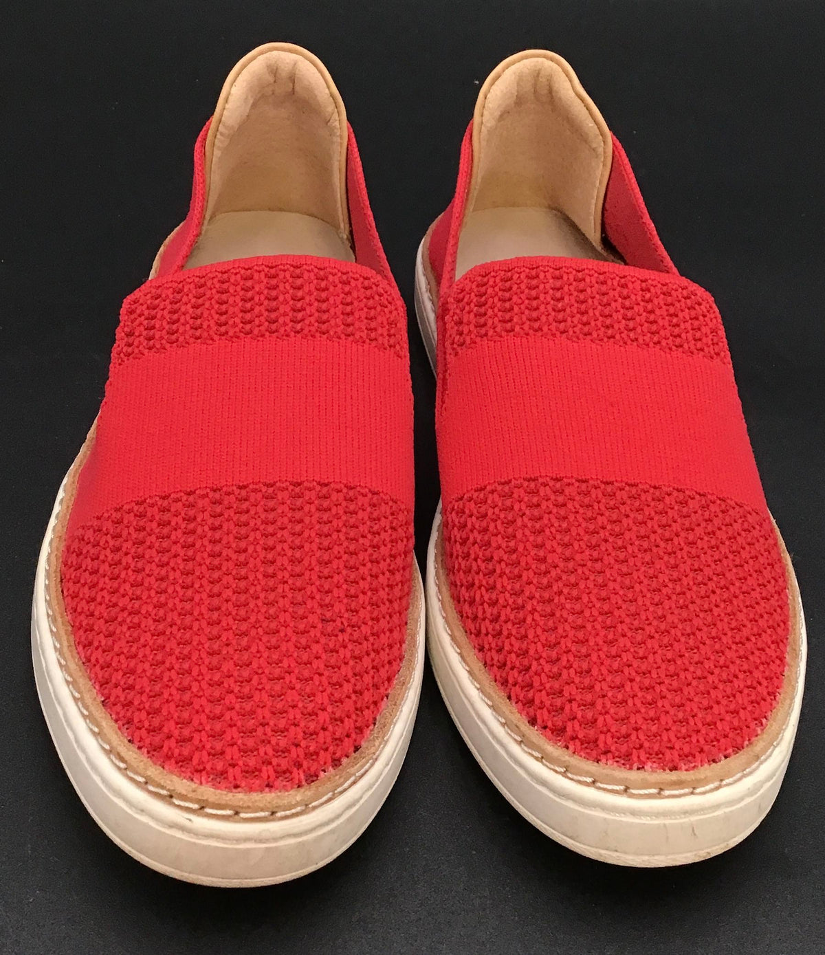 UGG Women&#39;s Sammy 1016756 Red Casual Shoes - Size 7