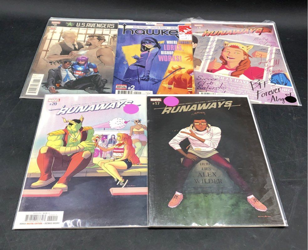 Marvel Comic Lot Modern Age Deadpool Runaways Hulk Hawkeye Mixed 20 Comics