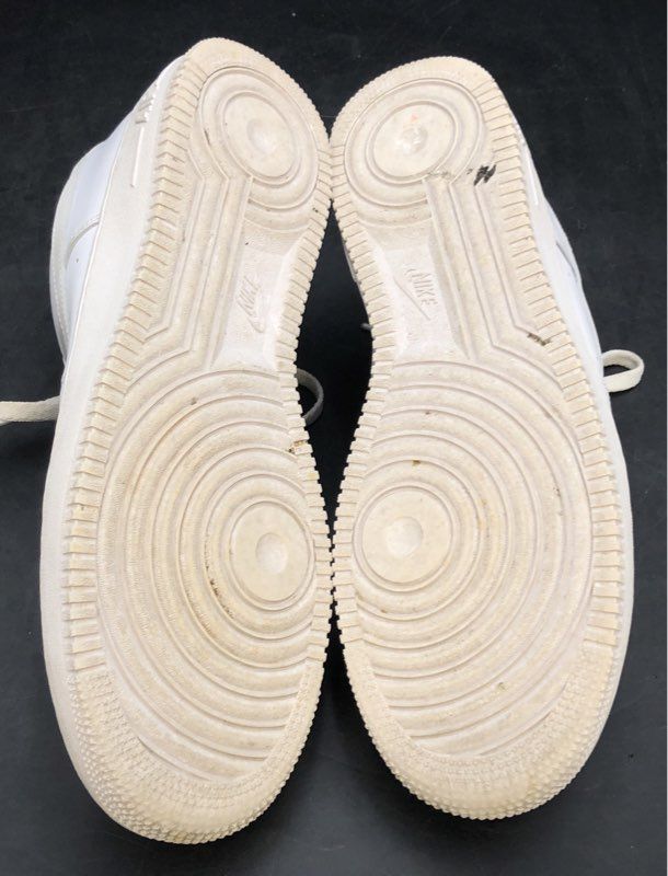 Nike Air Force 1 '07 Low Triple White Sneakers Men's Size 12 CW2288-111