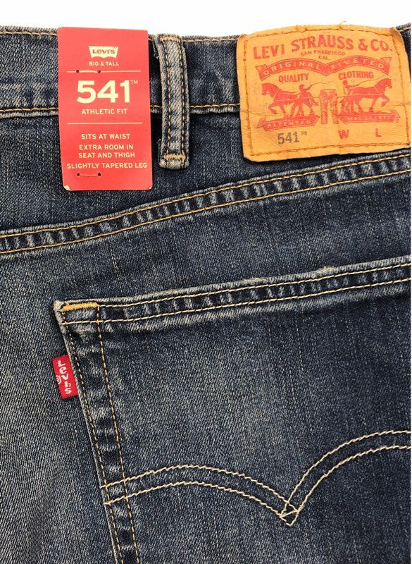 NWT Levi&#39;s 541 Straight Jeans - Size 42X36