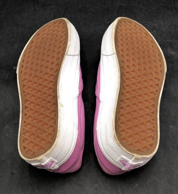 Vans Classic Slip-On VR3 Pink Canvas Butterfly Embroidered Size Women 6 Men 4.5