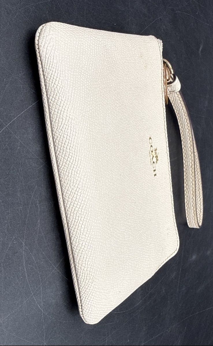 Coach White Pebbled Leather Corner Zip Wristlet Coin Pouch Gold Hardware