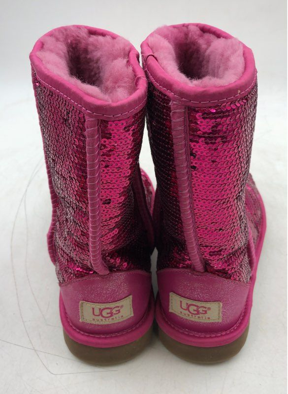 UGG Women&#39;s Classic Short 1003598 Pink Round Toe Mid-Calf Snow Boots - Size 7