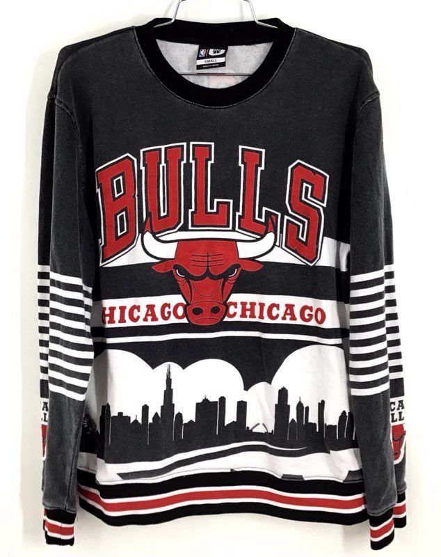 NBA Men&#39;s Black Red Chicago Bulls Basketball Pullover Sweatshirt - Size S