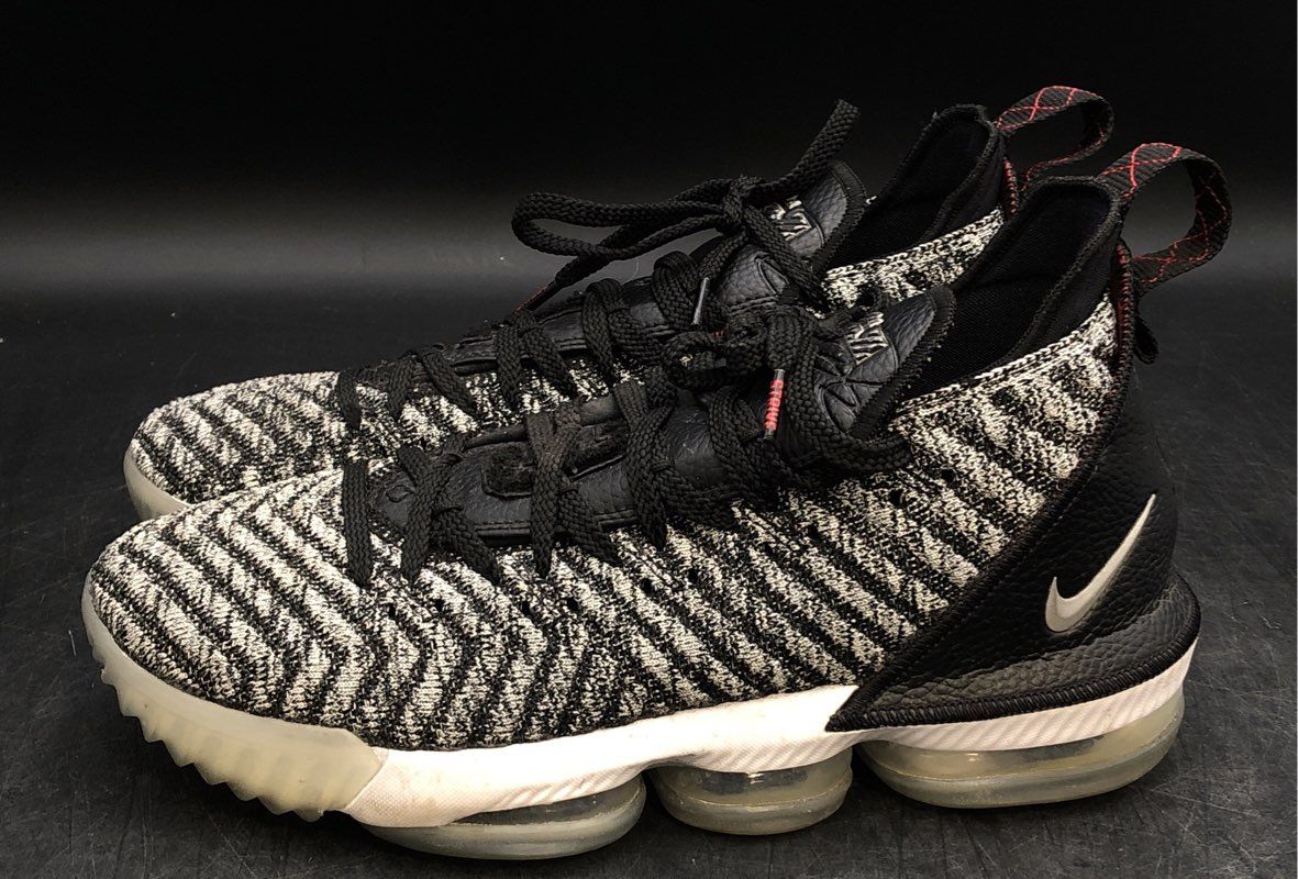 Nike Men's Lebron 16 Black White Athletic Shoes - Size 8.5