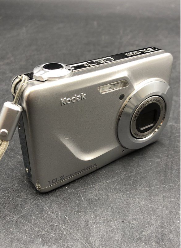 Kodak EasyShare C180 10.2MP Digital Camera 3x Optical Zoom Silver w/ Pouch