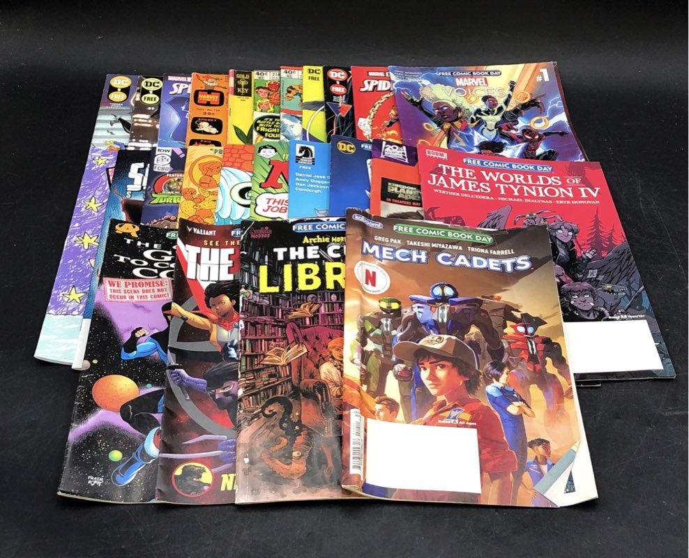 Comic Book Lot Marvel DC Mixed Publishers 1970s-2024 Superhero 25 Comics