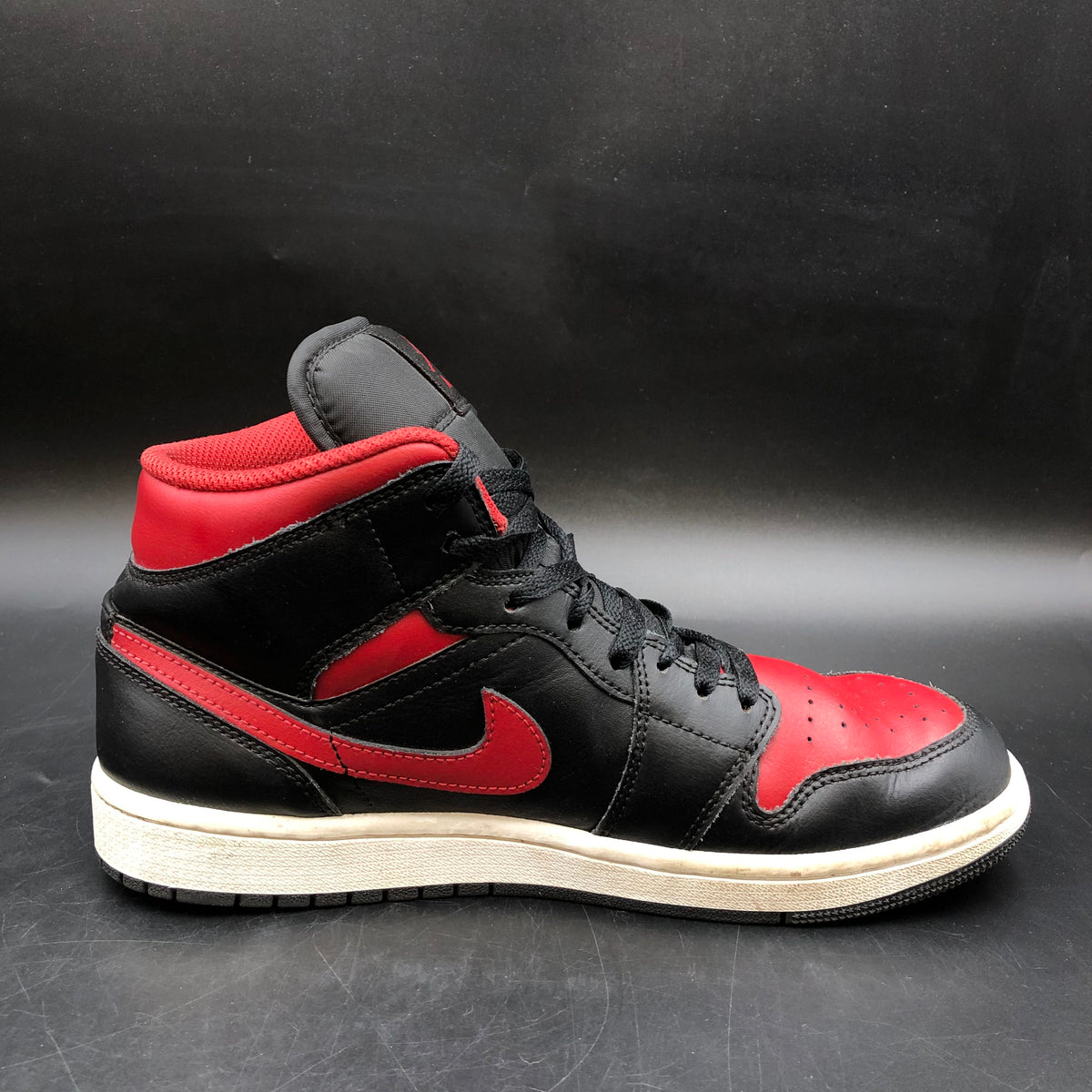 Nike Air Jordan 1 Mid Reverse Bred Black Red Sneakers Size 9 COA