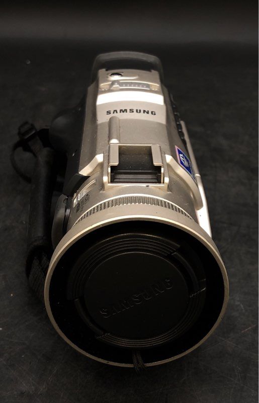 Samsung SCD86 400X Digital Zoom 2.5 Inch LCD Camcorder With Accessories