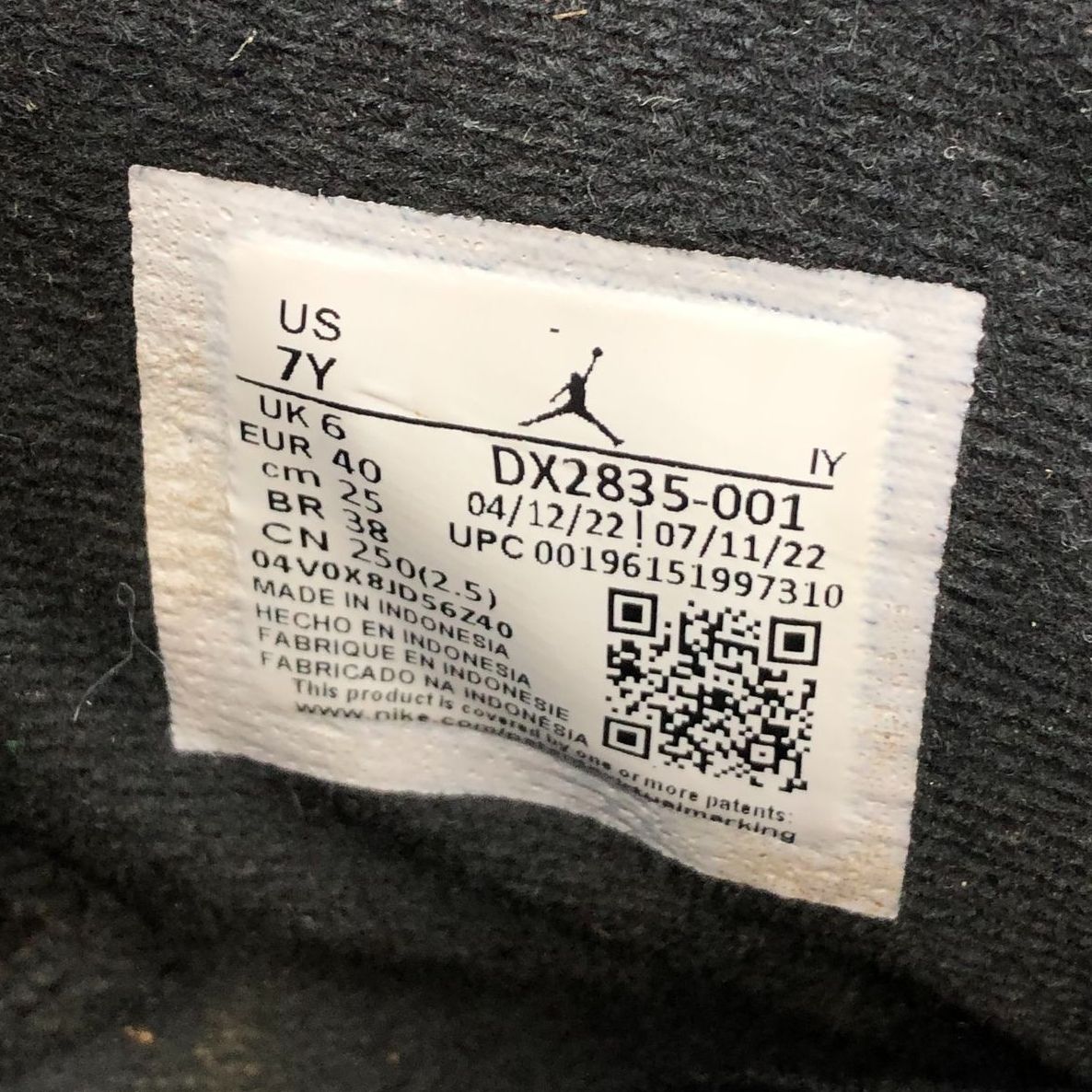 Nike Air Jordan 6 Retro GS 'Chrome' Boys' Black/Silver Sneakers - Size 7Y (+COA)