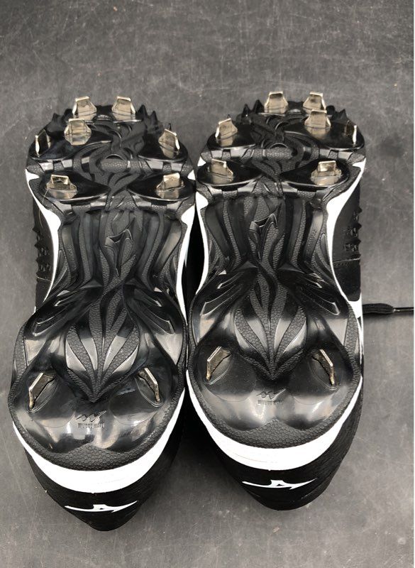 NIB Mizuno Men's Black Softball Cleats - Size 7