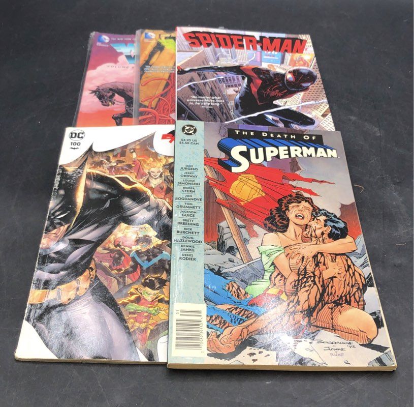 Marvel DC Superhero Graphic Novel Comic Lot Batman Spider-Man Superman 5 Comics