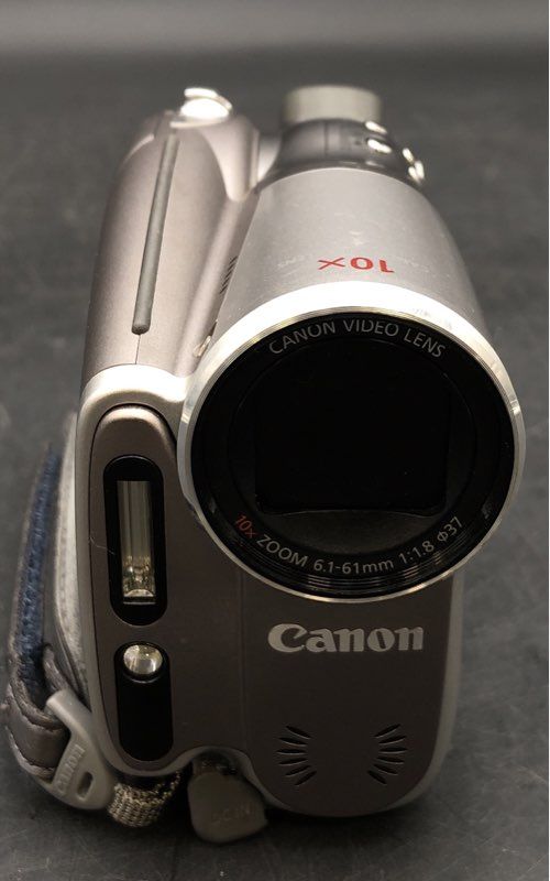 Canon DC40 Compact DVD Camcorder With Adapter