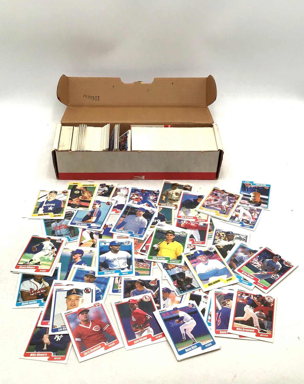 Lot Of Fleer Baseball MLB Cards. Medium Box, Unsorted