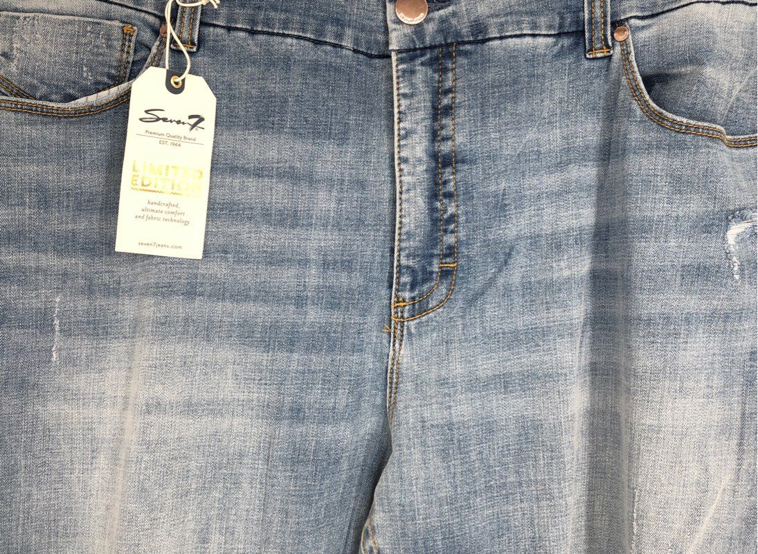 NWT Seven7 Women&#39;s Blue Denim Tummyless Flared Jeans - Size 24