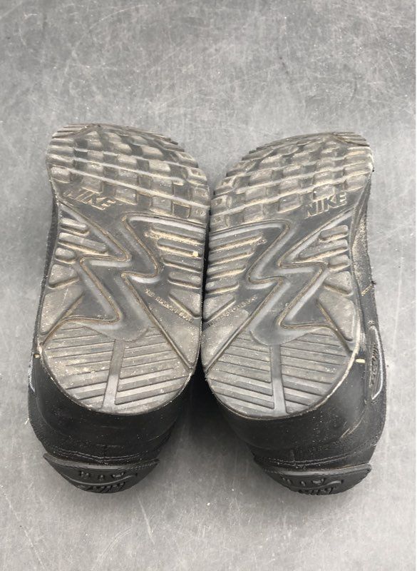 Nike Boys Black Athletic Shoes - Size 1Y