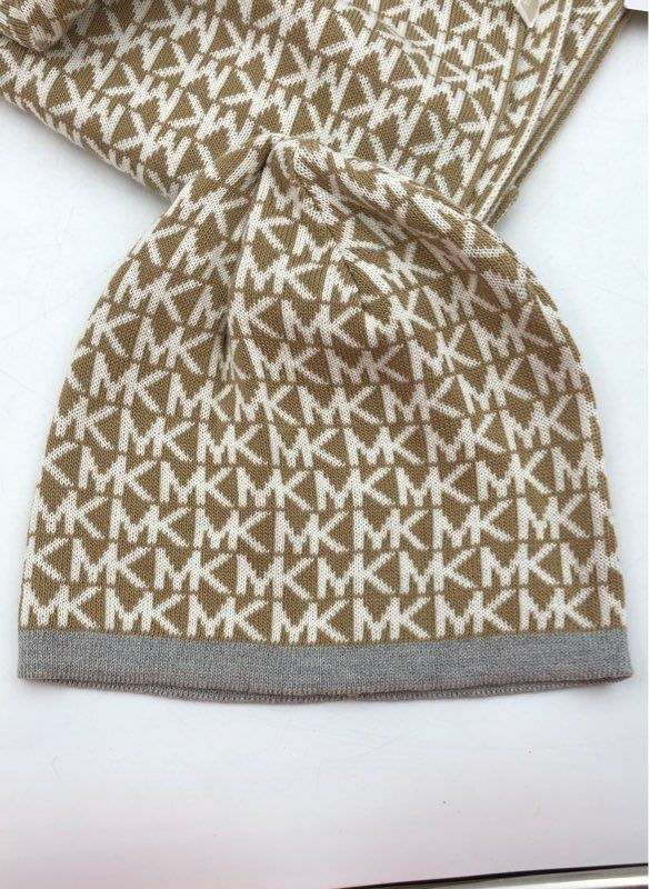 NWT Michael Kors Women&#39;s Beige White Beanie Hat, Scarf &amp; Gloves Set Of 3 One Sz