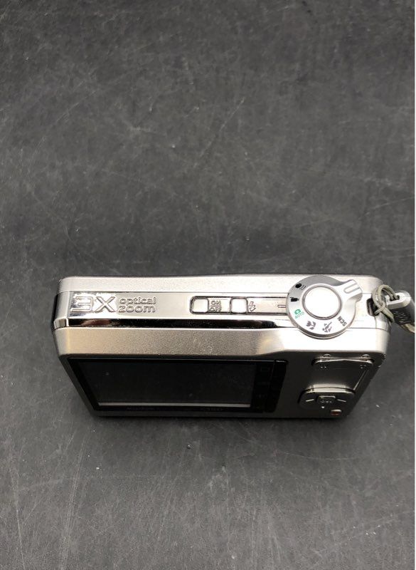 Kodak EasyShare C180 10.2MP Digital Camera 3x Optical Zoom Silver w/ Pouch