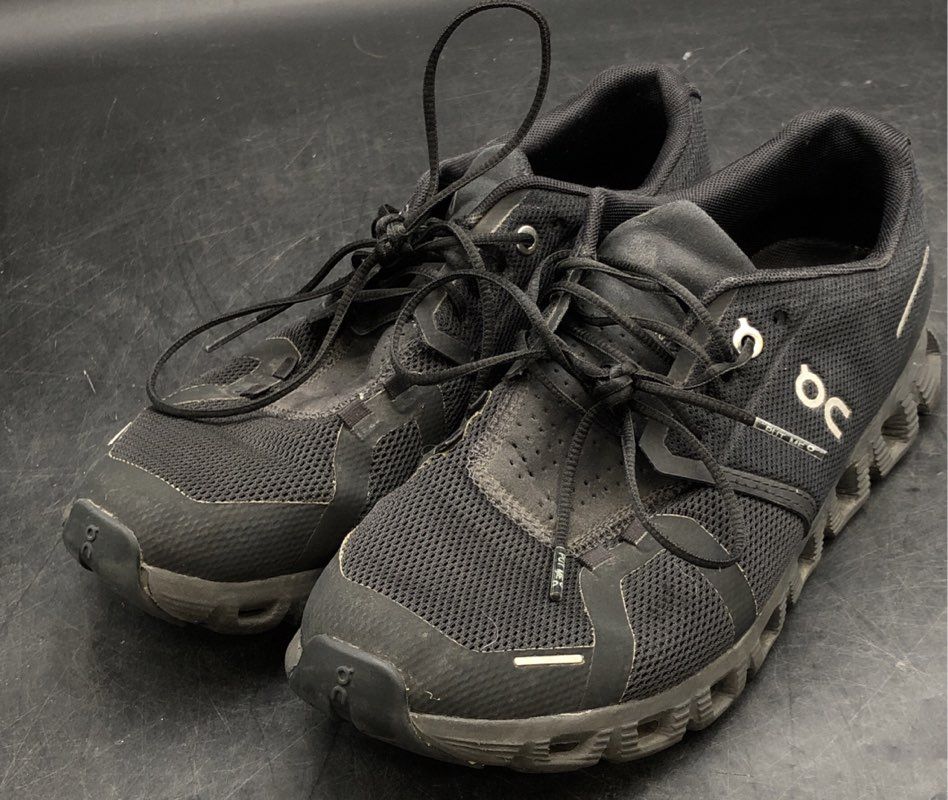 On Cloud Men's Cloud 5 Black Athletic Shoes - Size 8