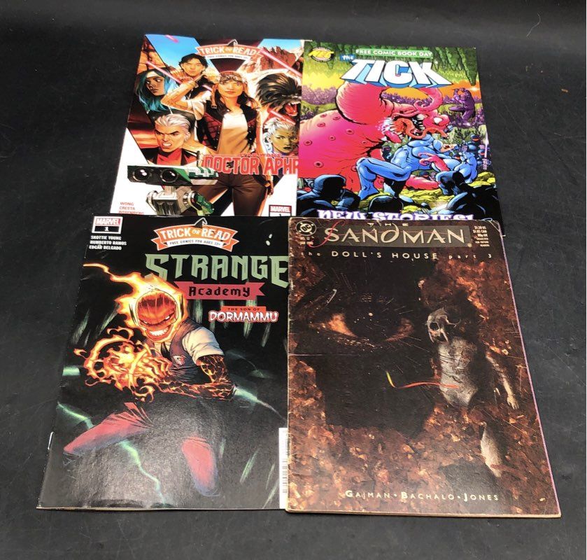 Comic Book Lot Marvel DC Dark Horse Modern Age Superhero Approx 25 Comics