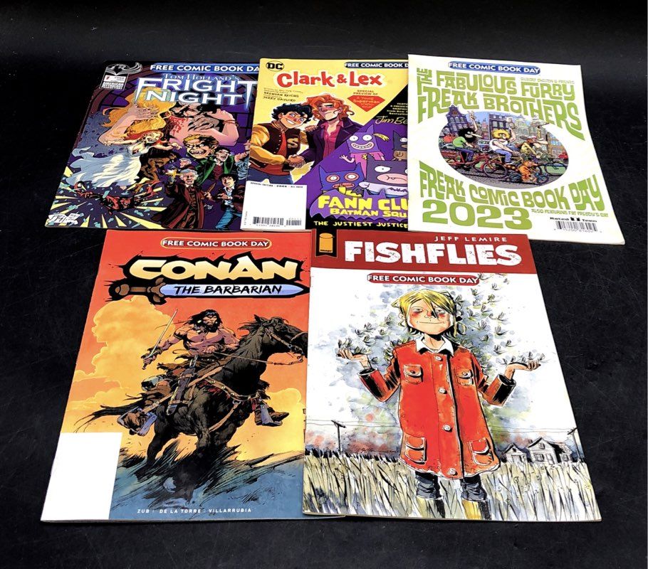 Comic Book Lot Marvel DC Modern Age Superhero Approx 25 Issues FCBD & Specials