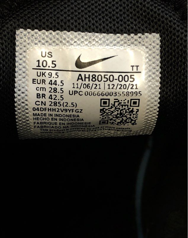 Nike Men's Air Max 270 Black Athletic Shoes - Size 10.5