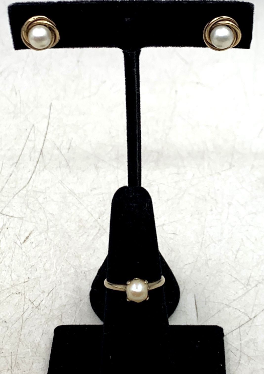 Fabulous 10K Yellow Gold Pearl Ring & Earrings Set 3.43g