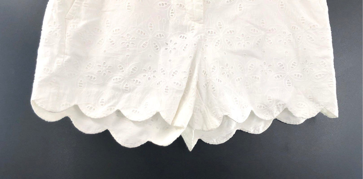 Crown & Ivy Women's White Shelby Scallop Eyelet Floral Cotton Shorts Sz 6 NWT