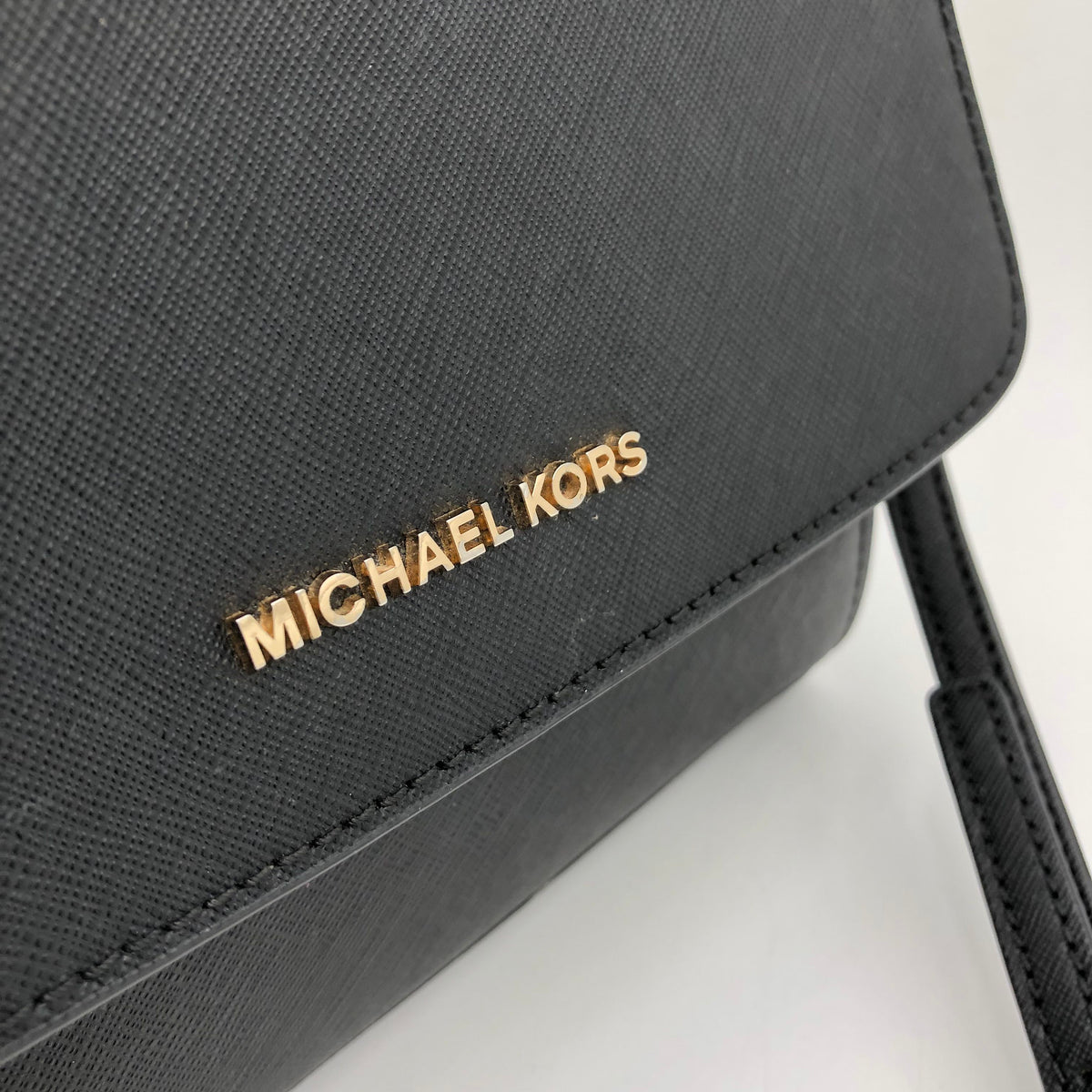 Michael Kors Black Lea Jet Set Crossbody Bag Gold Tortoise Hardware COA