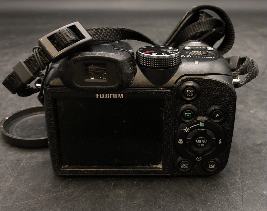 Fujifilm FinePix S1000fd Digital SLR Camera
