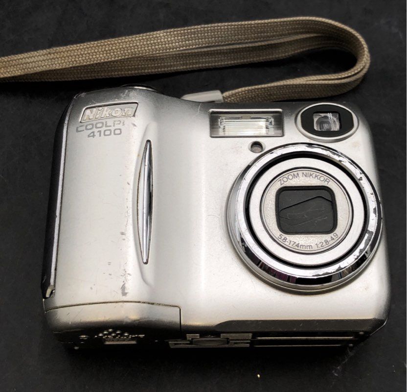 Nikon Coolpix E4100 Digital Compact Camera