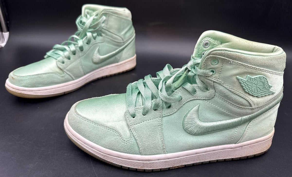 Nike Air Jordan 1 Retro High Season of Her Mint Foam Women's Size 9.5 COA