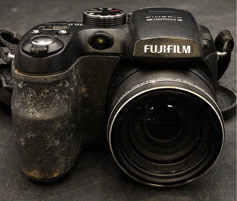 Fujifilm FinePix S1000fd Digital SLR Camera