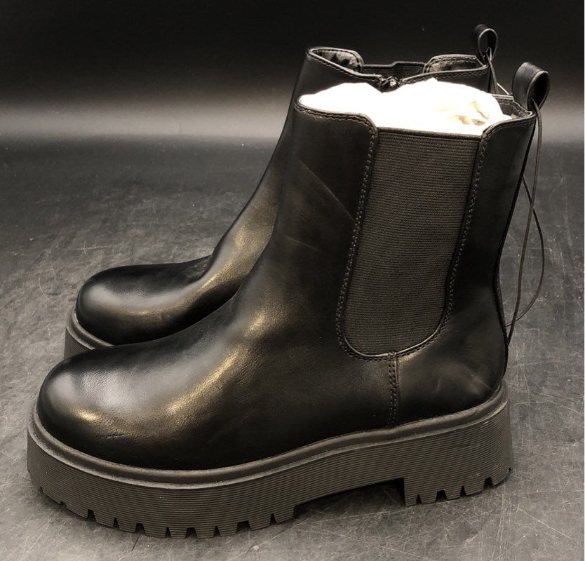 Arizona Jean Co. Platform Lug Sole Chelsea Boots Black Women's NWT Size 6