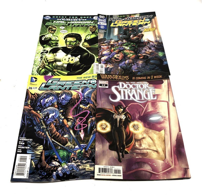 Comic Book Lot Marvel DC 2010s Modern Age Superhero Approximately 20 Comics