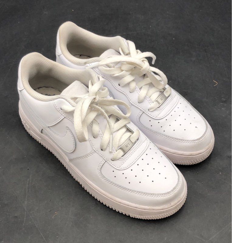 Nike Air Force 1 LE Triple White GS Low Top Sneakers Size 7Y
