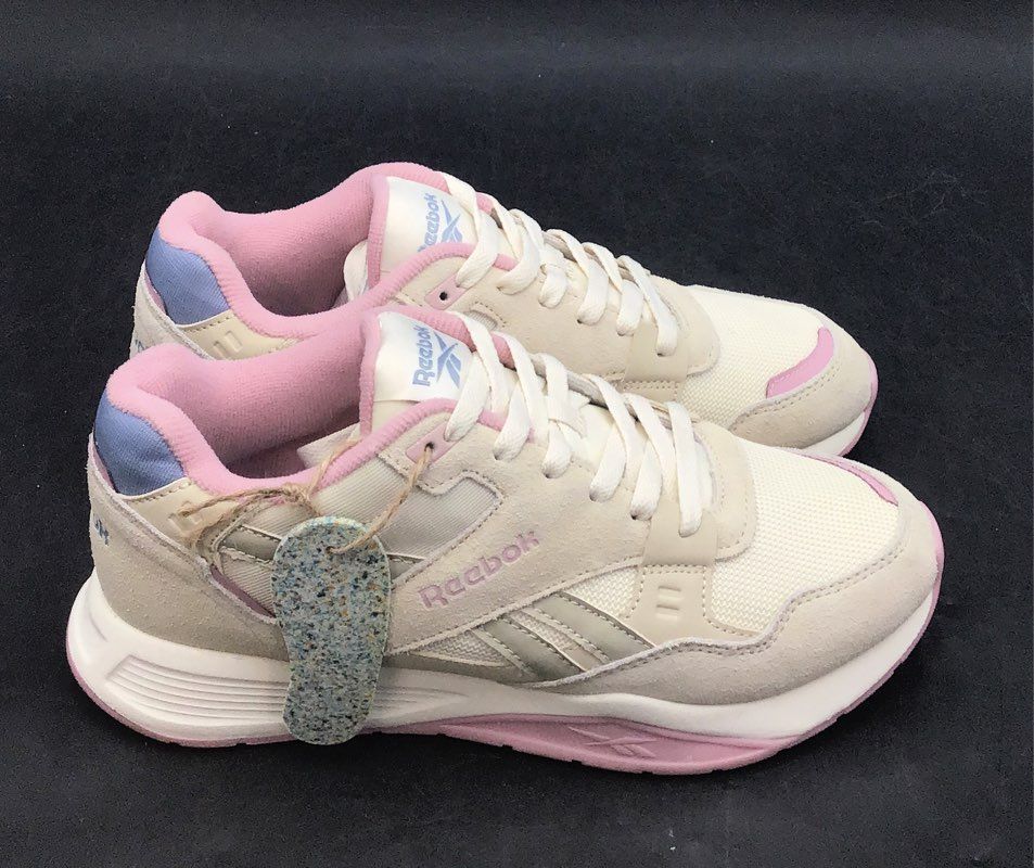 Reebok Rewind Run Chalk Pink Blue Low Top Sneakers Women's Size 10 NWT