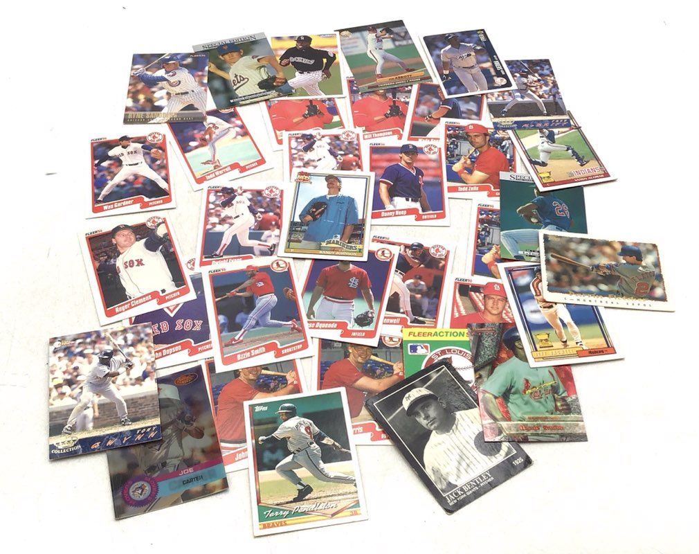 3.8 lbs. Lot of Baseball MLB Cards. Medium Box, Unsorted