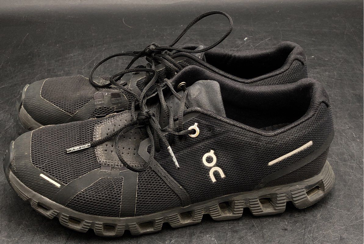 On Cloud Men's Cloud 5 Black Athletic Shoes - Size 8