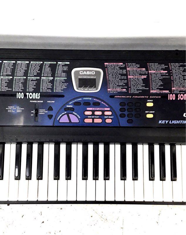 Casio LK-30 Portable Keyboard 61 Keys Key Lighting System 100 Tones Rhythms