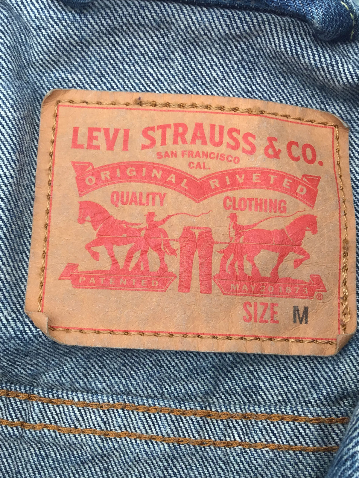 Levi&#39;s Men&#39;s Blue Denim Trucker Jacket - Size Medium