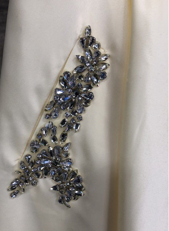 Angela & Alison Women's Ivory A-Line Cocktail Dress Rhinestone V-Neck Sze 4