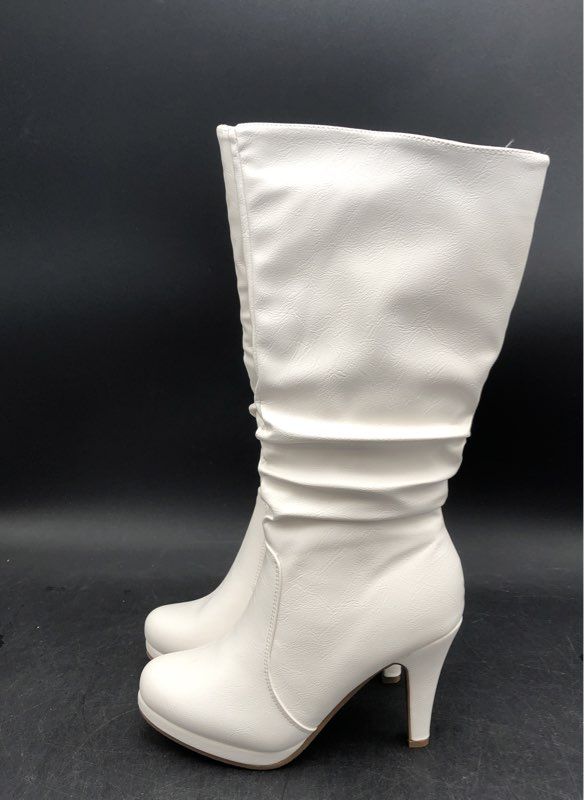 NIB Trendsup Collection Women's White Fashion Boots - Size 5.5