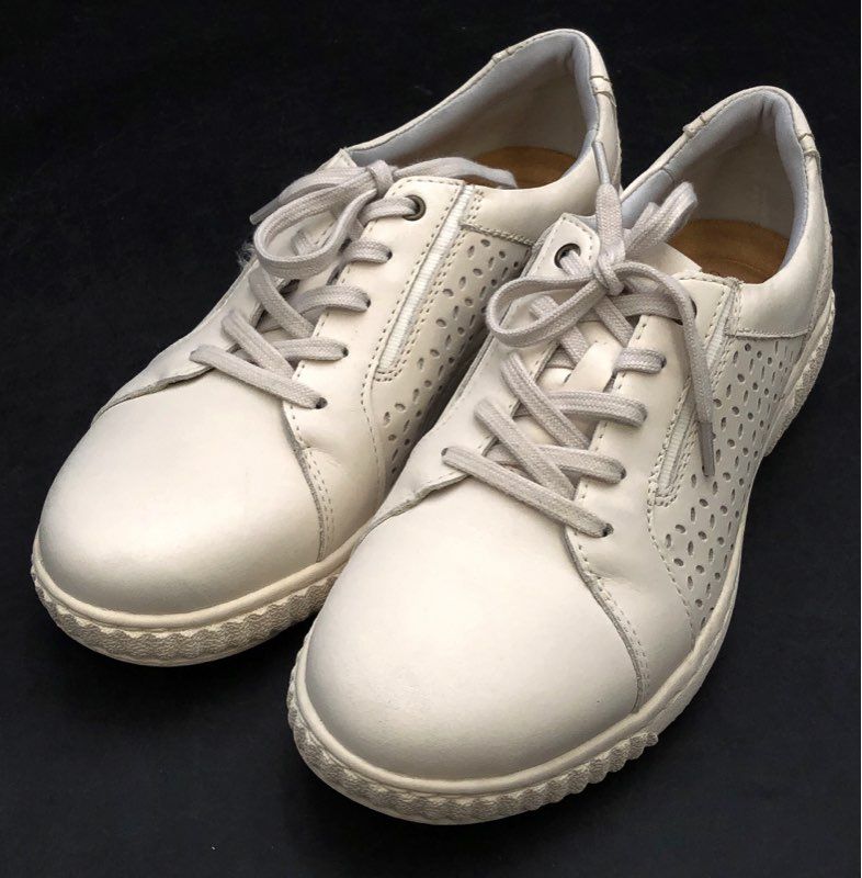 NIB Clarks Women's White Athletic Shoes - Size 8.5